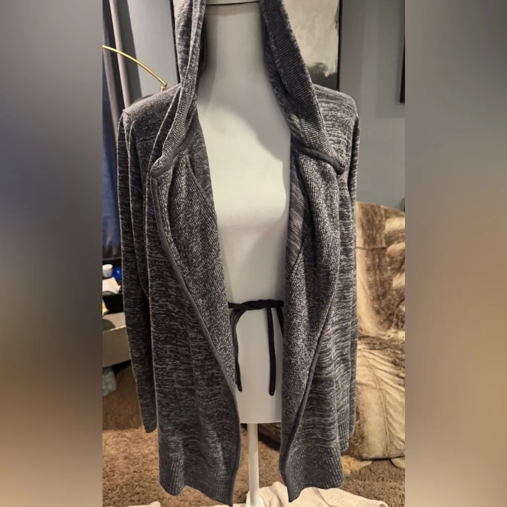lululemon Peace Of Mind Hooded Wrap Size 2-4 Athleisure Sporty‎